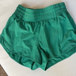 Lululemon Hotty Hot high rise 2.5 inch - size 2